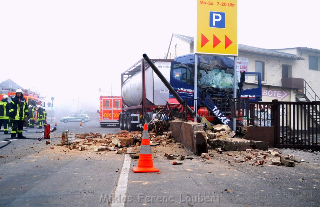 VU LKW Koeln Mechernich Bruehler Landstr P36.JPG